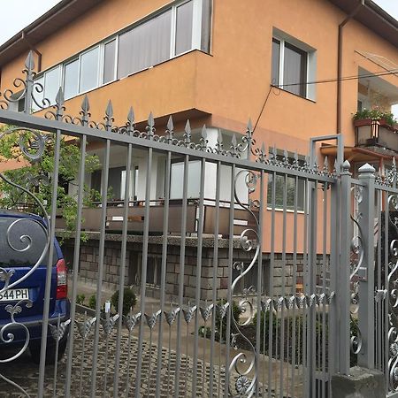 Апартамент За Гости " Александра" Sofya Dış mekan fotoğraf